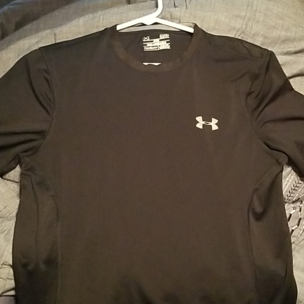 Under Armour heatgear fitted athletic shirt